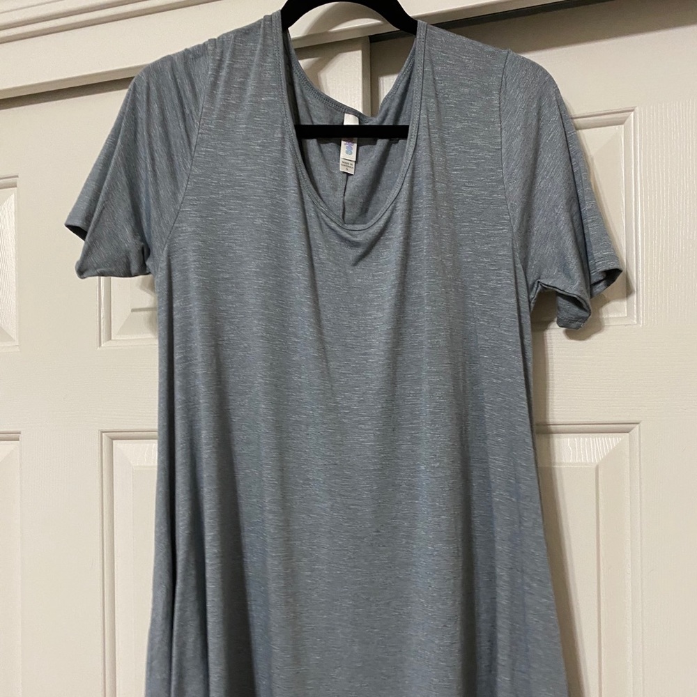 Lularoe Perfect T (swing shape w/side slit) (EUC)